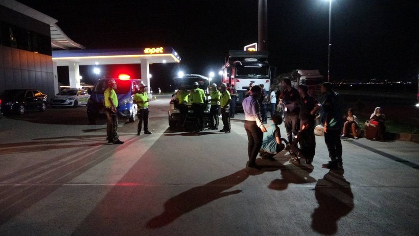 Malatya’da Yolcu Otobüsü Akaryakıt İstasyonuna Daldı: 8 Yaralı - Resim : 2