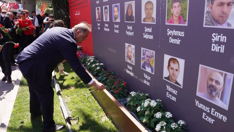 15 Temmuz Şehitleri İBB Önünde Anıldı - Resim : 2