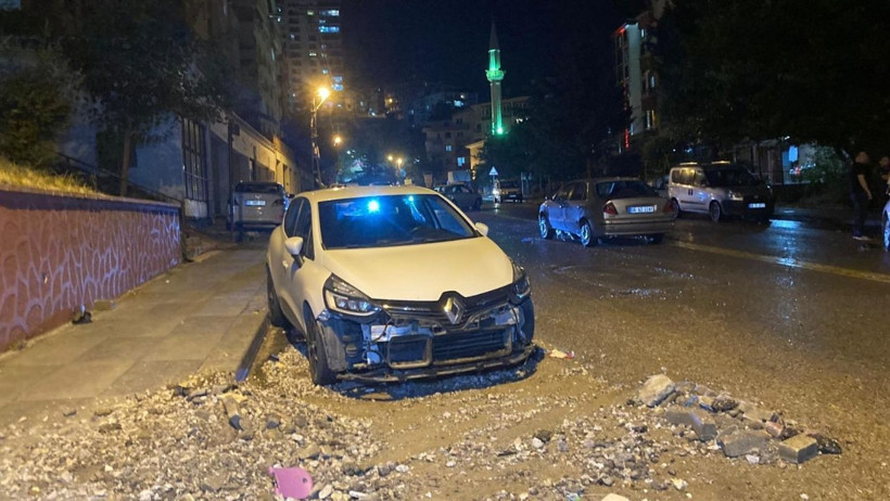 Ankara’da Sağanak Hayatı Felç Etti: Alt Geçitleri Su Bastı, Trafik Kilitlendi - Resim : 3