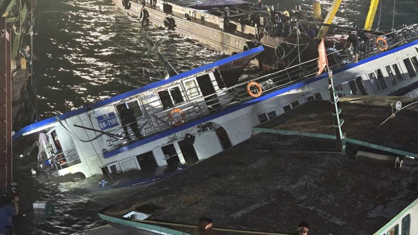 Vietnam'da Tekne Faciası! 37 Kişi Öldü, 5 Kişi Kayıp - Resim : 1