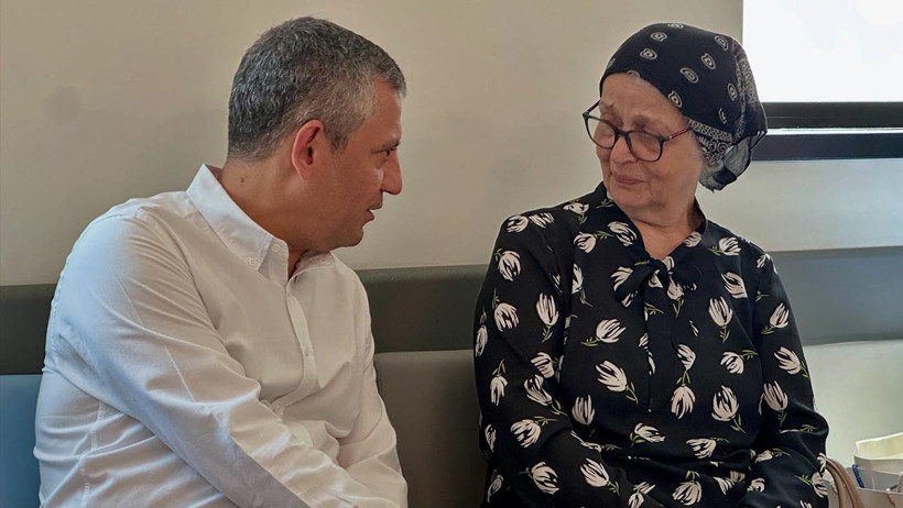Hastane Önündeki Görüntüler Yürek Burkmuştu: Özgür Özel Açıkladı! Murat Çalık, Annesi ile Görüşecek - Resim : 1