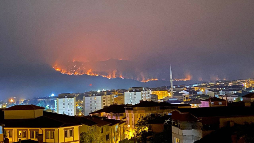 Beş İlde Alev Çemberi! Biri Bitiyor Yenisi Başlıyor... Hayvanlar, Araçlar, Evler Ne Var Ne Yoksa Yandı - Resim : 12