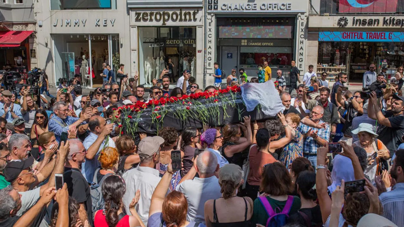 Cumartesi Anneleri'nin Simge İsmiydi: Emine Ocak Son Yolculuğuna Uğurlanıyor - Resim : 1
