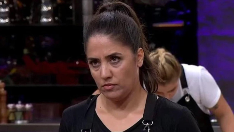 MasterChef’te Bambaşka Görünüyordu! Azize Polat’ın Son Haline Yorum Yağdı: “Resmen Yeniden Doğmuş” - Resim : 1