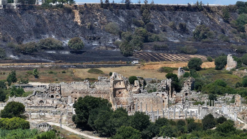 Orman Yangınları Yurdu Sardı! Biri Biterken Diğeri Başlıyor, Alevlerle Amansız Mücadele Gece Gündüz Sürüyor - Resim : 3
