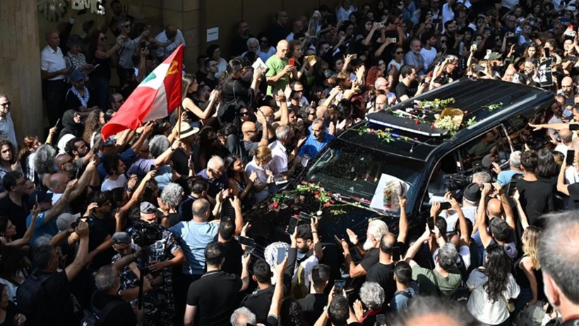 Oğlunu Toprağa Verdi... Feyruz Yılar Sonra İlk Kez Görüntülendi - Resim : 1