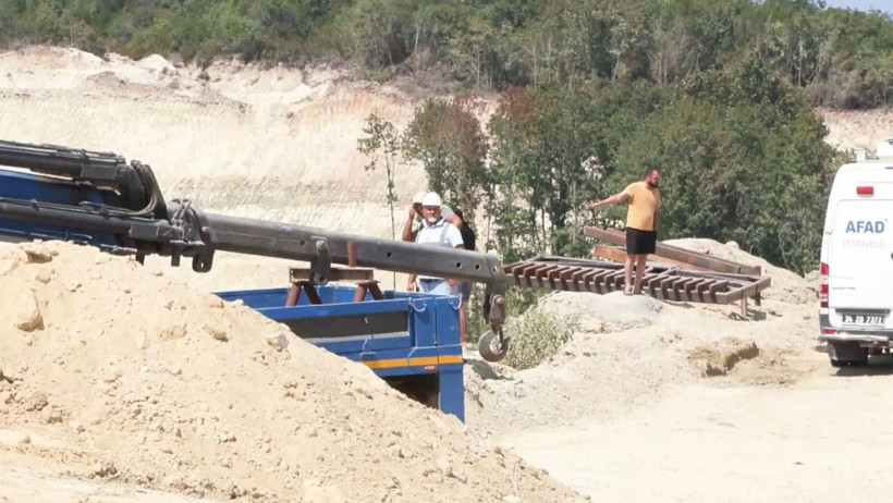 Kum Ocağında Göçük! Balçık İçinde Kaybolan İşçiyi Kurtarma Çalışmaları Sürüyor - Resim : 1