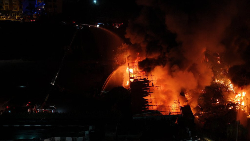 Çekmeköy'de Ormana Yakın Fabrikada Yangın - Resim : 1
