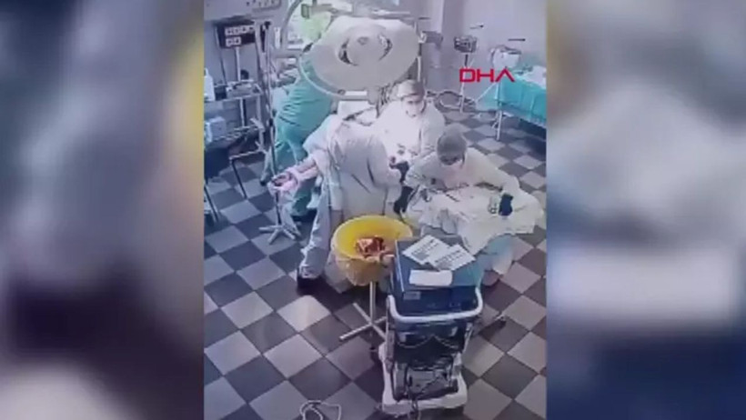 Rusya'da Ameliyat Masasında Deprem: Doktorlar Bedenleriyle Hastaya Kalkan Oldu - Resim : 1