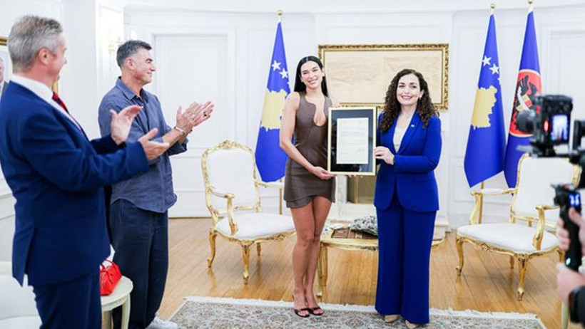 Dua Lipa Tek Tek Vatandaşlık Topluyor! Üçüncüsünü Aldı - Resim : 1