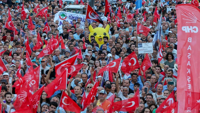 CHP'den Aksaray’da 'Millet İradesi' Mitingi: Binlerce Kişi İmamoğlu’na Özgürlük İstedi - Resim : 1