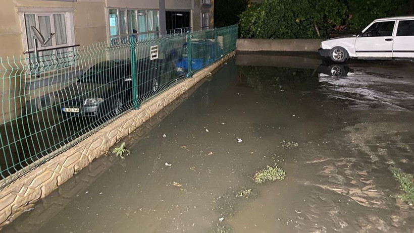 Ankara'yı Sel Vurdu! Evleri Su Bastı, Yollar Göl Oldu - Resim : 1