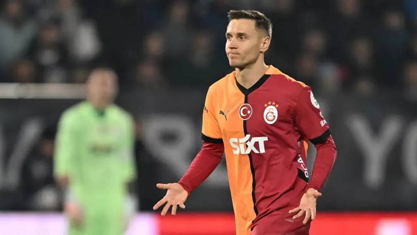 Galatasaray’da Deprem Üstüne Deprem! Okan Buruk 7 Milyon Euroluk Yıldızın Biletini Kesti: Bavulunu Toplayıp İstanbul’dan ayrıldı - Resim : 2