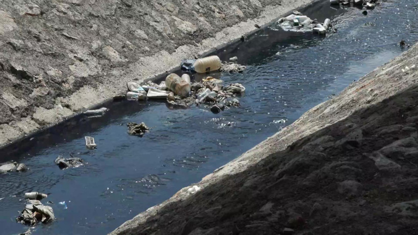 İstanbul'un İçme Suyundaki Tehlike! Maviye Dönen Dere Baraja Akıyor - Resim : 1
