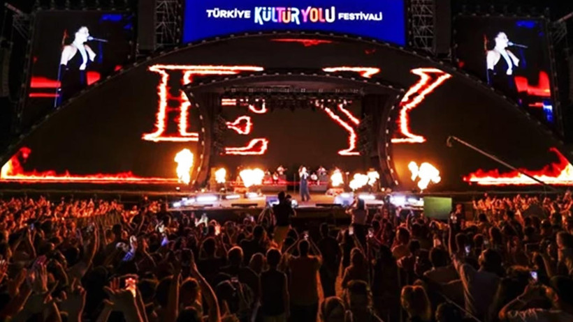 Ebru Yaşar Nevşehir’de Tarih Yazdı… On Binler Tek Yürek Oldu, Sözleri Büyük Alkış Aldı - Resim : 1