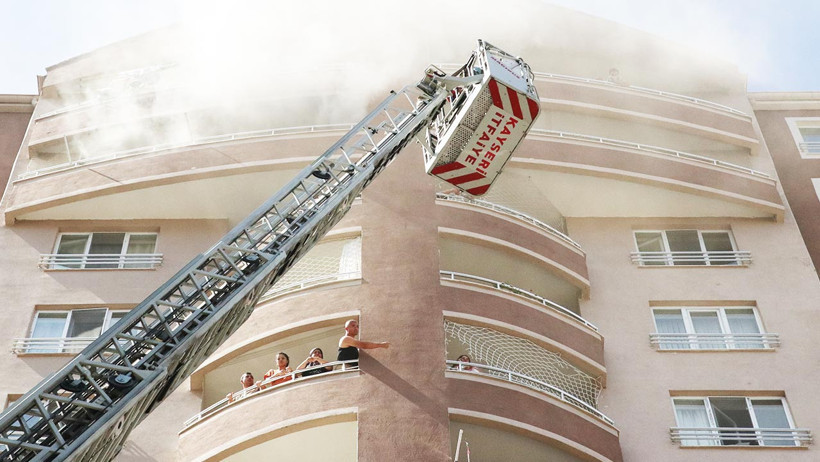 Kayseri'de 14 Katlı Apartmanda Yangın! 8 Kişi Hastaneye Kaldırıldı - Resim : 2