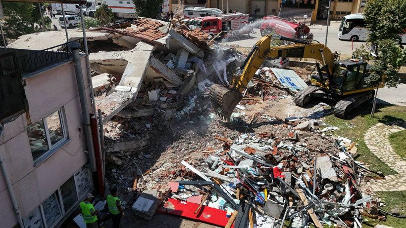 Balıkesir Beşik Gibi! Artçı Sarsıntılar Sürüyor... Sahra Hastanesi Kuruldu, Yaz Okulları Tatil Edildi - Resim : 2