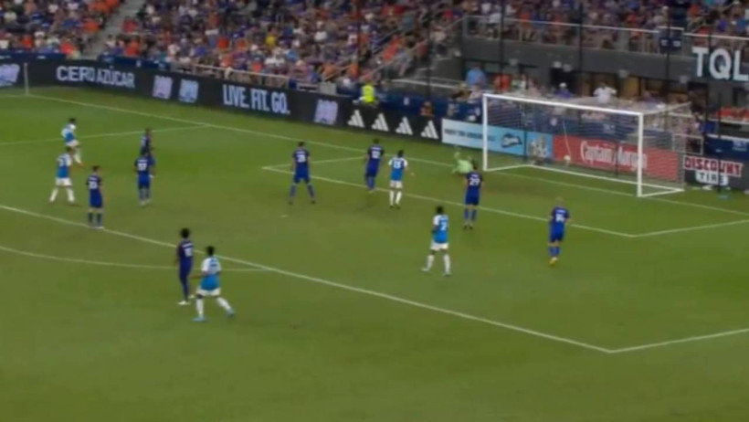 Takımını Tek Başına Şampiyon Yapacak! Galatasaraylı Eski Yıldızdan Pukas’lık Gol - Resim : 2