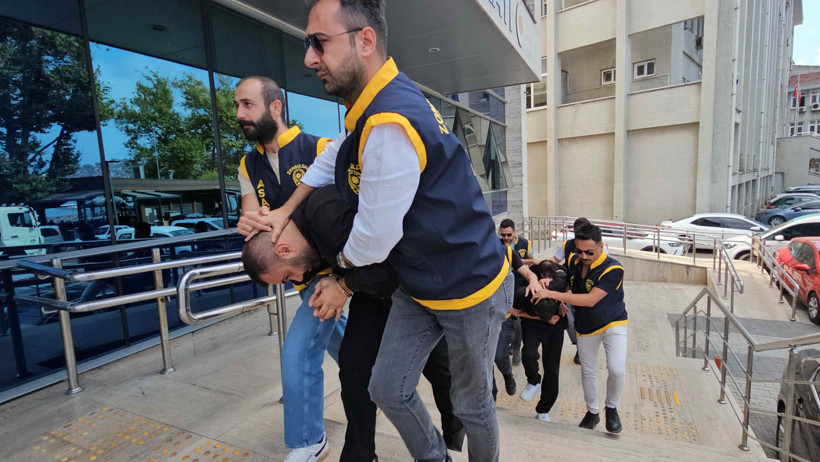 Sahte Polisler Gerçek Polislere Yakalandı, 'FETÖ Soruşturması' Yalanıyla Milyonluk Vurgun Yaptılar - Resim : 2