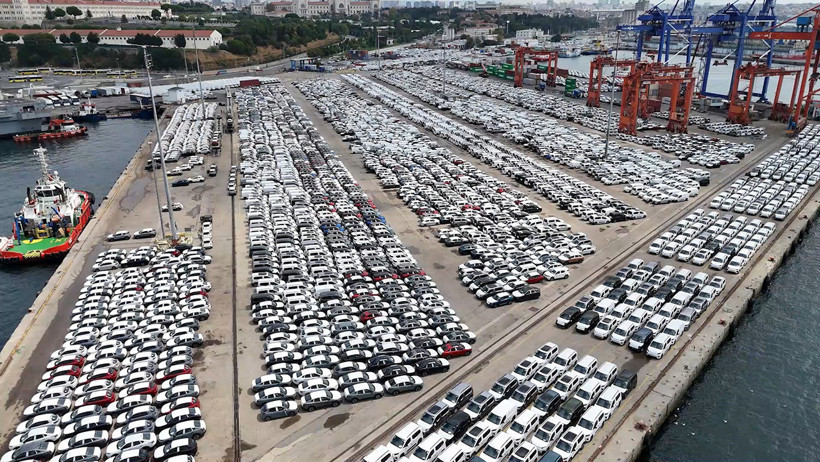 Yer: Haydarpaşa Limanı... Binlercesi Bekliyor, Hepsi Sıfır - Resim : 5