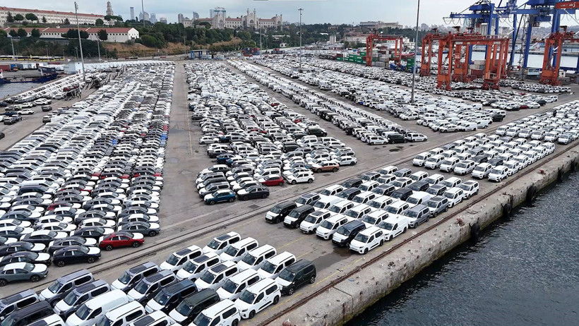 Yer: Haydarpaşa Limanı... Binlercesi Bekliyor, Hepsi Sıfır - Resim : 4