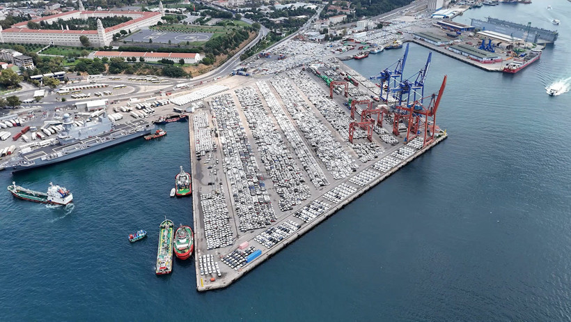 Yer: Haydarpaşa Limanı... Binlercesi Bekliyor, Hepsi Sıfır - Resim : 3