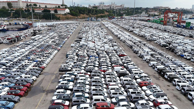 Yer: Haydarpaşa Limanı... Binlercesi Bekliyor, Hepsi Sıfır - Resim : 2