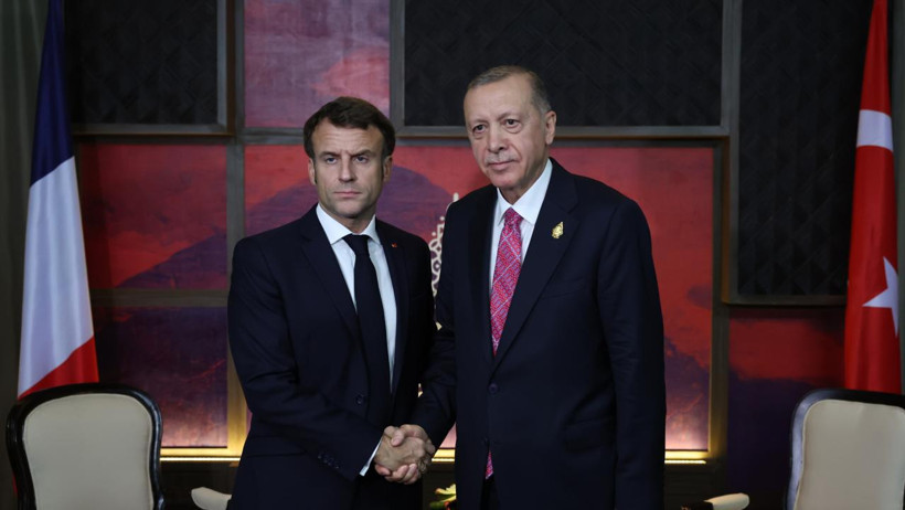 Barış Diplomasisi Sürüyor... Cumhurbaşkanı Erdoğan ile Macron Arasında Kritik Görüşme - Resim : 1