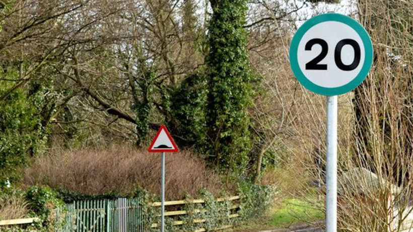 Yeşil Çerçeveli Trafik Tabelası Ne Anlama Geliyor? Türkiye'de de Geçerli mi? - Resim : 2