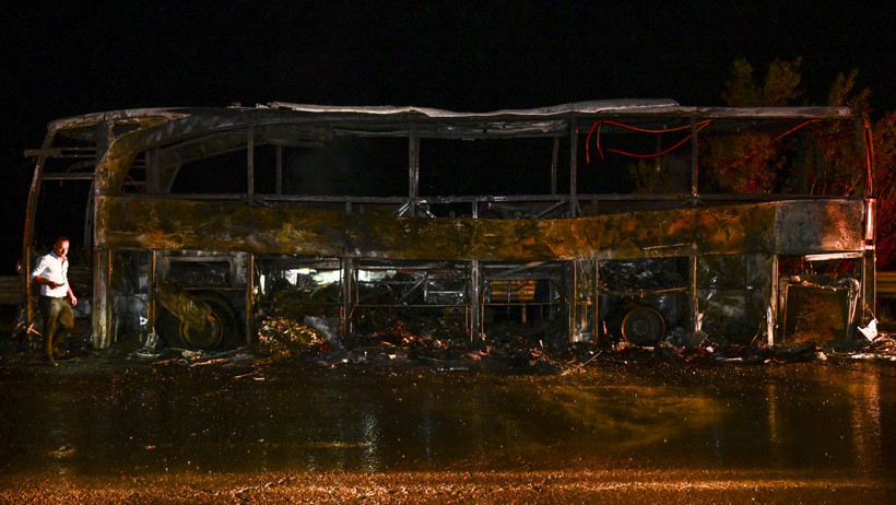 Ankara'da Korkunç Anlar... Seyir Halindeki Yolcu Otobüsü Alev Topuna Döndü - Resim : 1