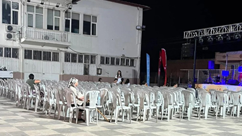 Aydın'da Özlem Çerçioğlu Protestosu! Konsere Kimse Gitmedi - Resim : 1