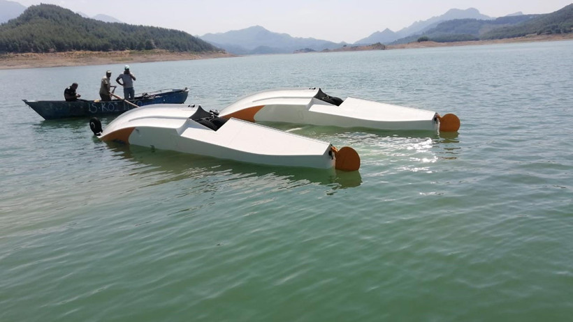 Burdur'da Eğitim Uçağı Göle Düştü! - Resim : 1