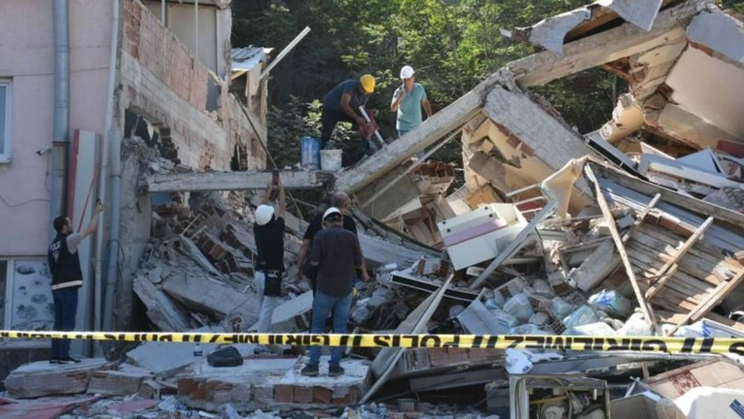 Sındırgı'da Ne Oluyor? Prof. Dr. Ahmet Ercan Tek Tek Anlattı: Artçılar Ne Anlama Geliyor, Yıkıcı Deprem Bekleniyor mu? - Resim : 1