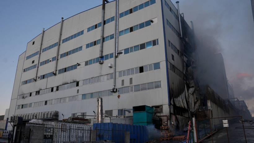 Arnavutköy'de Fabrika Yangını Kontrol Altına Alındı - Resim : 1