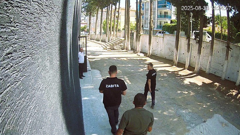 Belediye Başkanı Erkan Hayla Zabıtanın Sırtında Sopa Kırdı: Dehşet Anları Saniye Saniye Kaydedildi - Resim : 1