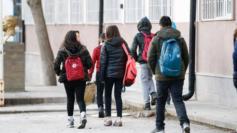 Milyonlarca Öğrenciyi İlgilendiren Haber: Okullarda Ayakkabı Kriteri Değişti, Artık Bunu Giymek Zorunlu - Resim : 1