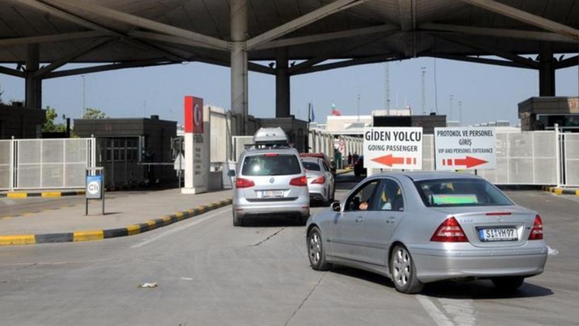 Türkiye’den Avrupa’ya Dönüş Başladı! Kapıkule’de Kilometrelerce Kuyruk Oluştu - Resim : 3