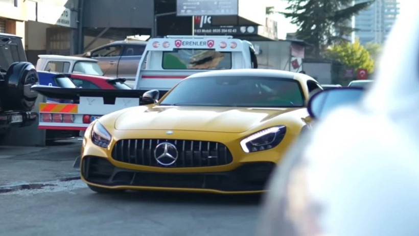 CZN Burak Burak, Özçivit'in Lüks Aracını Satın Aldı! Ödediği Servetse Ağızları Açık Bıraktı! Hani Aylık 30 Bin TL Maaş Alıyordun? - Resim : 2