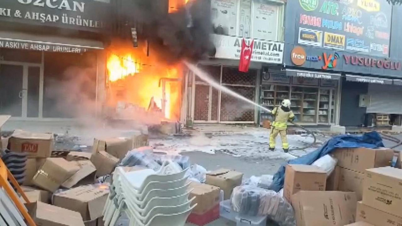 İSTOÇ'ta Büyük Yangın! 17 İş Yeri Zarar Gördü - Resim : 4