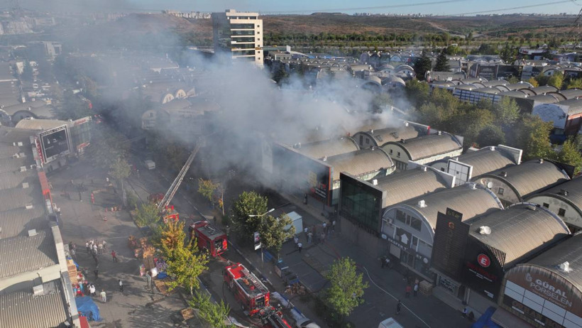 İSTOÇ'ta Büyük Yangın! 17 İş Yeri Zarar Gördü - Resim : 1