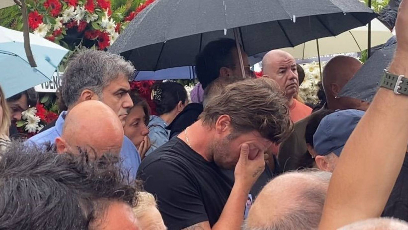 İş İnsanı Halit Yukay Son Yolculuğuna Uğurlandı! Yakın Arkadaşı Kıvanç Tatlıtuğ Gözyaşlarına Boğuldu - Resim : 4