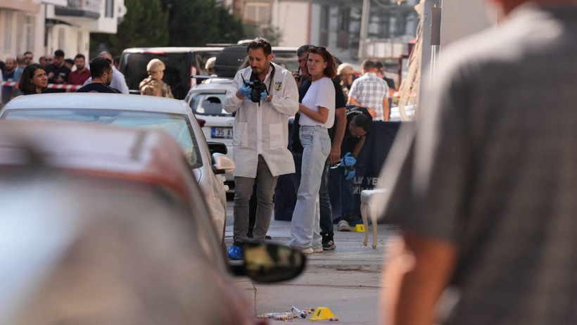 İzmir'de Polis Karakoluna Silahlı Saldırı! 2 Polis Şehit Oldu, Saldırganın Anne ve Babası Gözaltında - Resim : 3
