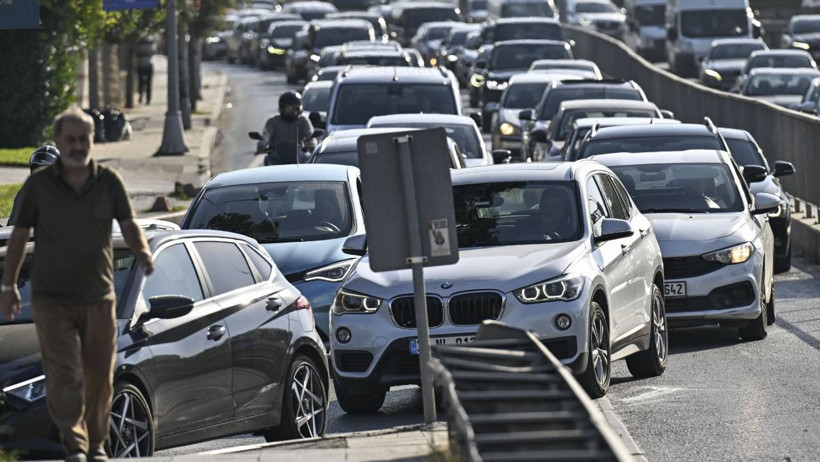 İstanbul'da Trafik Kilitlendi! Yoğunluk Yüzde 72... - Resim : 1