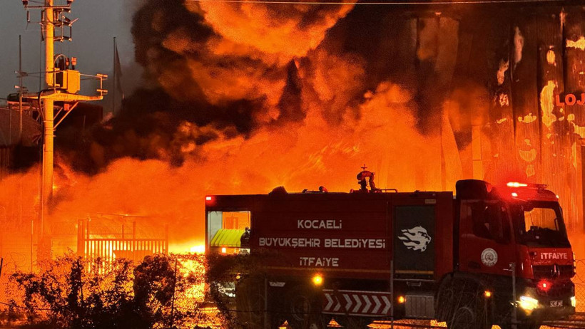 Kocaeli'de Depo Yangını! Ekipler Sevk Edildi - Resim : 3