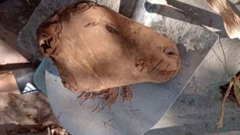 Mezarlardan Çıkanlar Şoke Etti! Kağıt, Kaşık, Kuzu Kafası... - Resim : 3