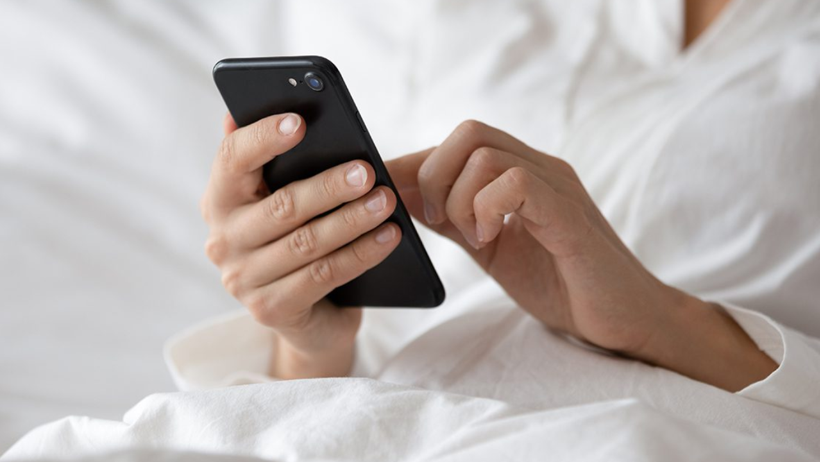 Uyumadan Önce Yatakta Telefon Kullanmadan Önce 2 Kez Düşüneceksiniz - Resim : 2