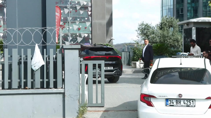 Kayyım Gürsel Tekin, Eski İl Başkanlığı Binasında! Bazı Görüşmeler Yapması Bekleniyor - Resim : 2