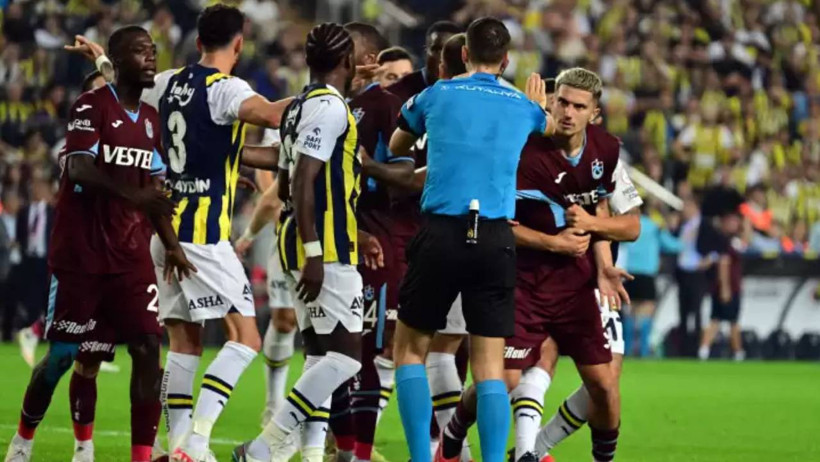 Süper Lig’de Oynanan Maç Şehri Birbirine Kattı! Ortalık Karıştı, Basın Ayaklandı: Düdük Astırmazsak Adam Değiliz - Resim : 2