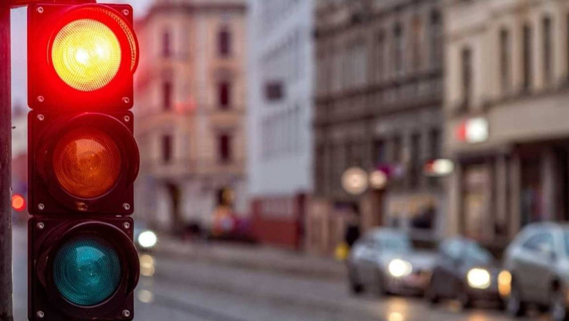 Trafikte Kırmızı Işığa Hiç Takılmadan İlerlemenin Sırrı: Sürücülerin Yüzde 90'ı Bilmiyor - Resim : 1