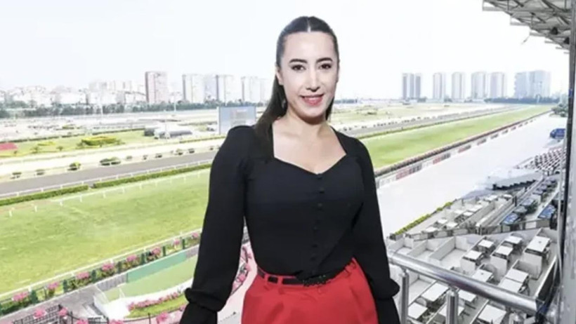 Yarış Spikeri Esen Gök’ün Ölüm Nedeni Belli Oldu: Adli Tıp Raporu Çıktı - Resim : 1